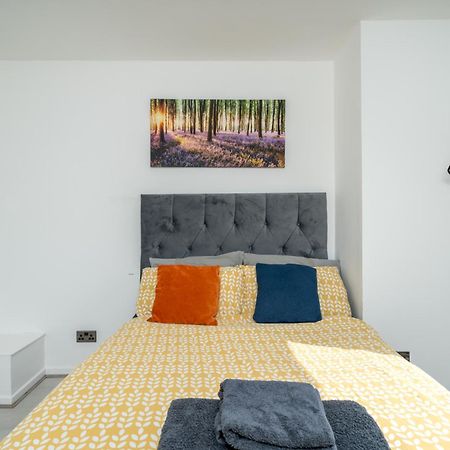 Private Room In London Enfield With Parking Bagian luar foto