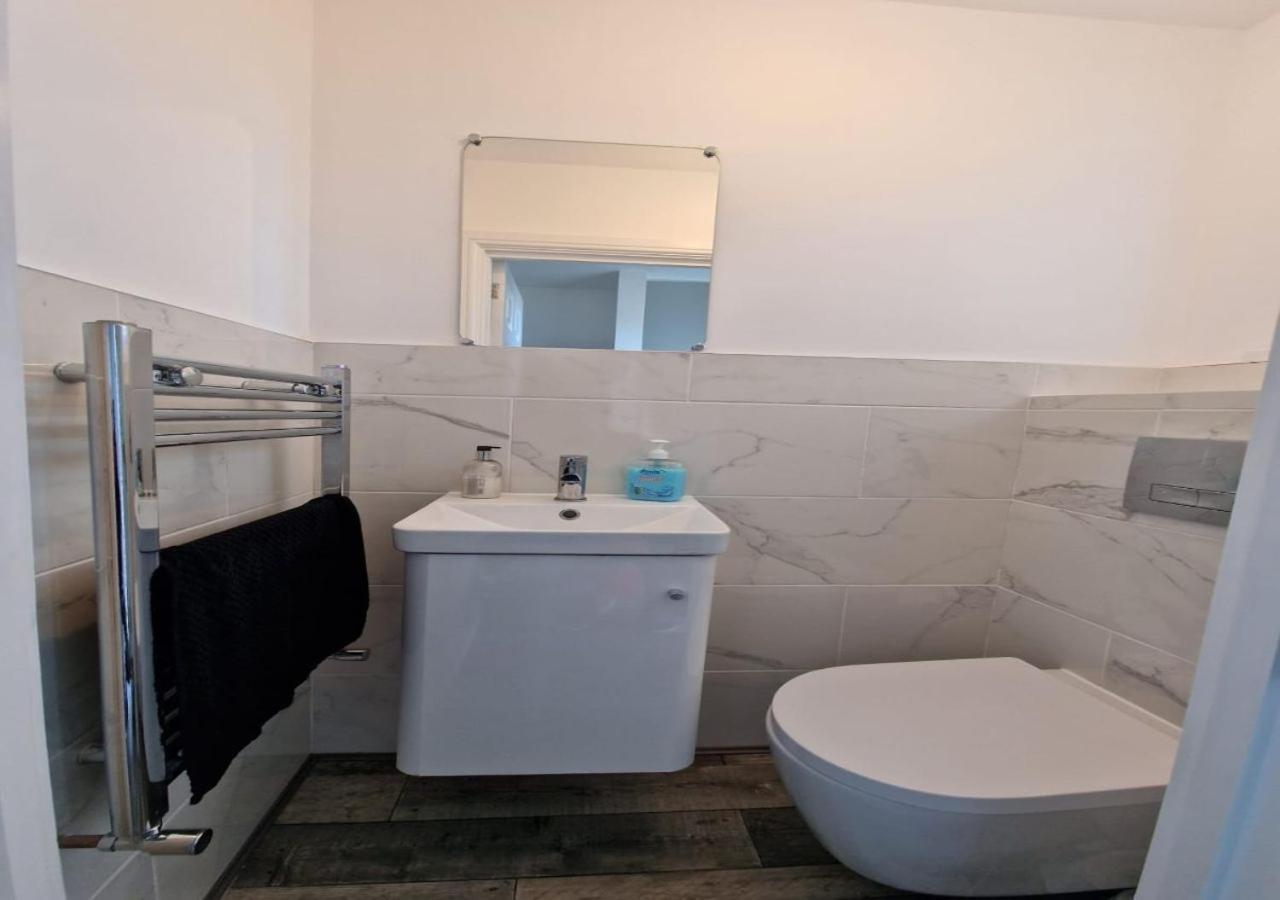 Private Room In London Enfield With Parking Bagian luar foto
