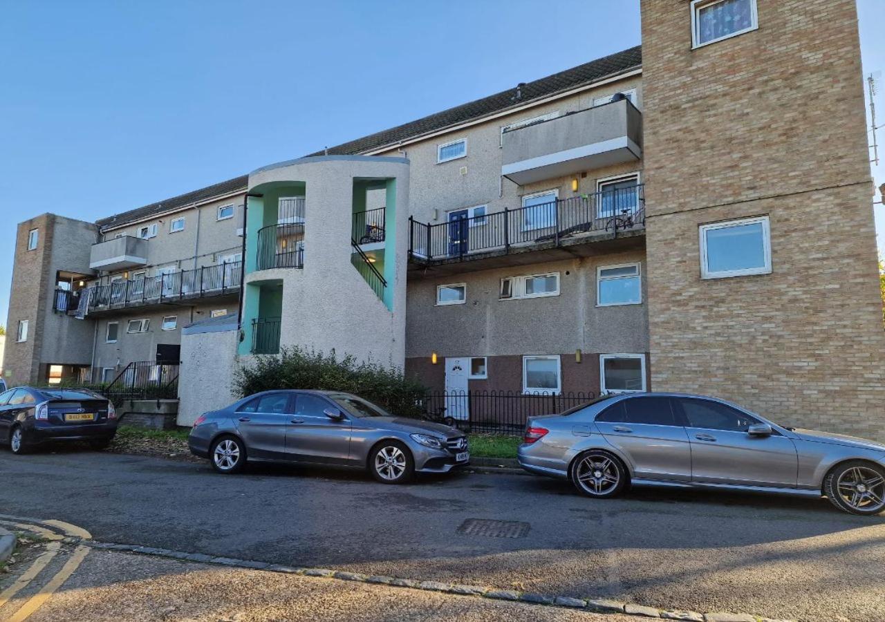 Private Room In London Enfield With Parking Bagian luar foto