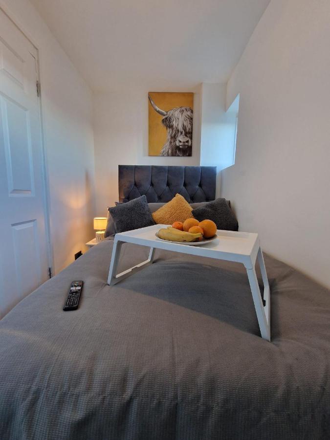 Private Room In London Enfield With Parking Bagian luar foto