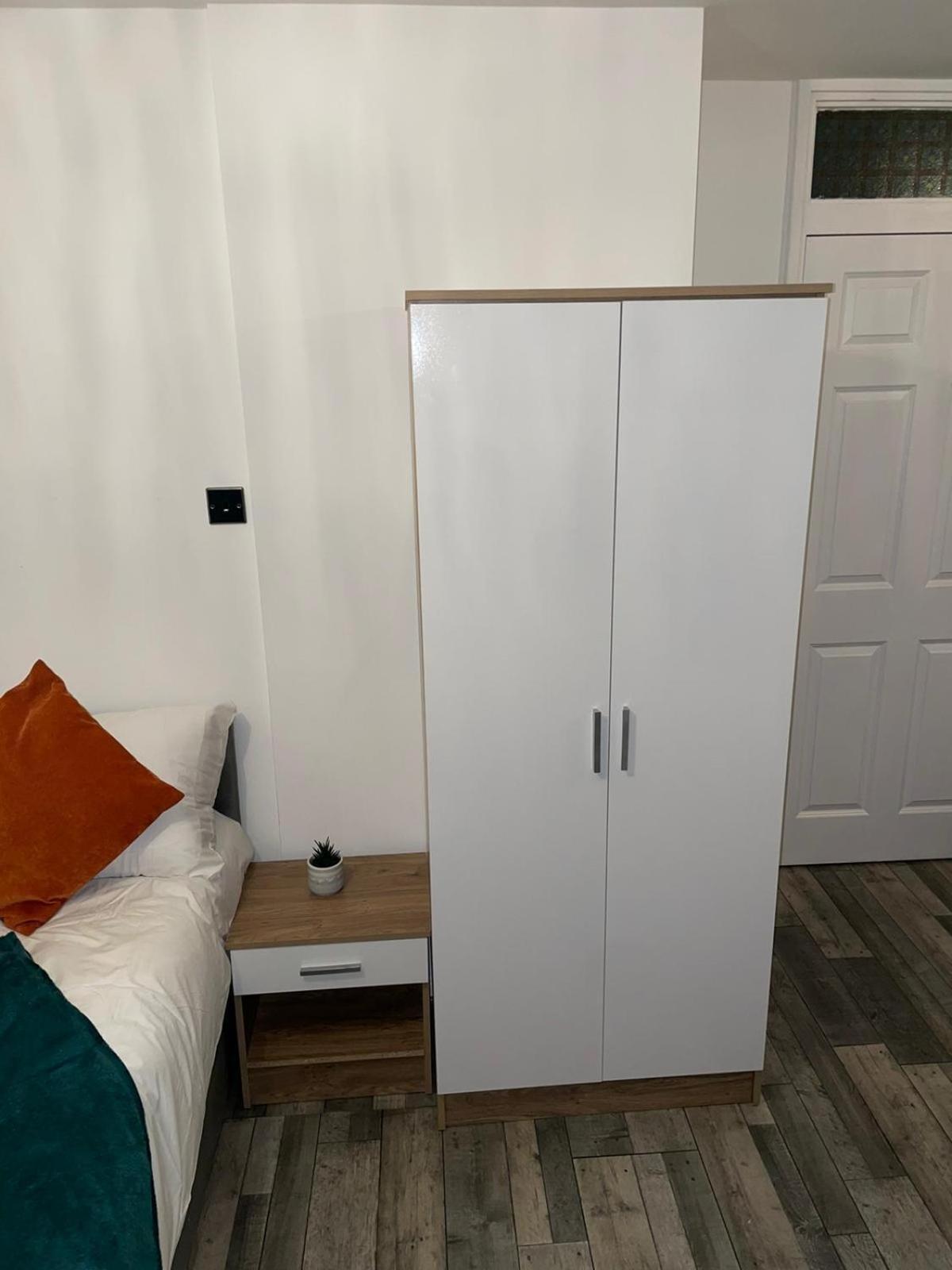 Private Room In London Enfield With Parking Bagian luar foto