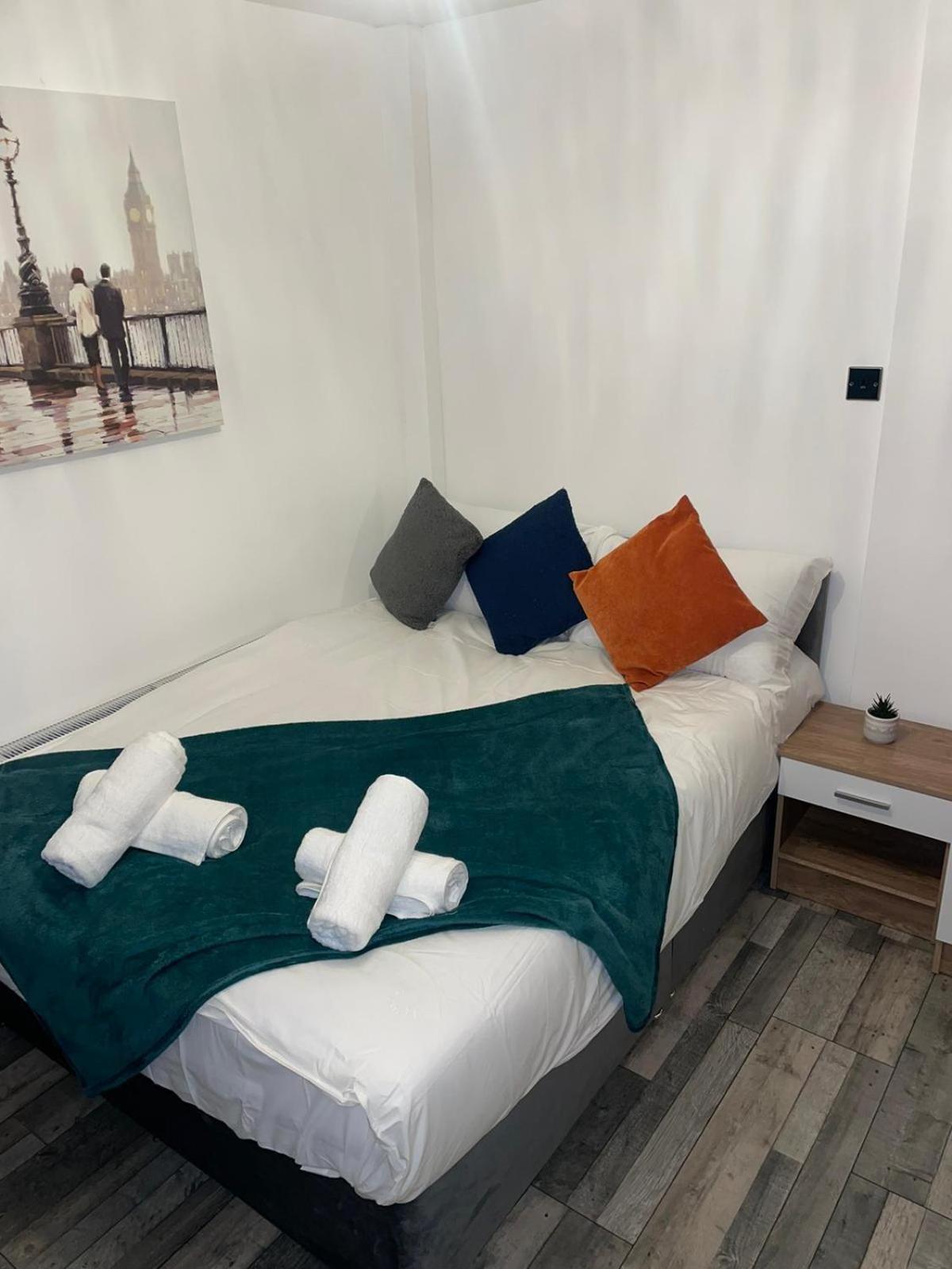 Private Room In London Enfield With Parking Bagian luar foto